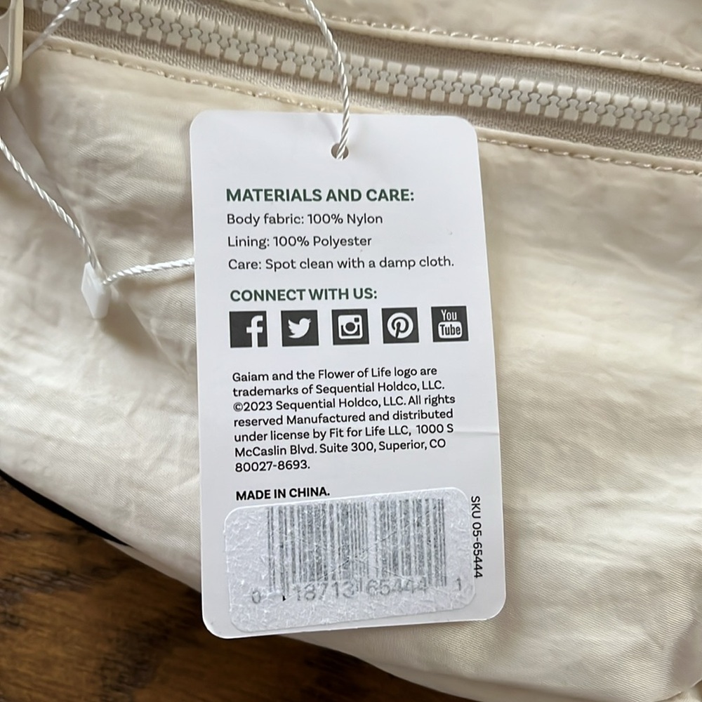 NWT GAIAM, Be Free- Waist Pack Cream - Picture 2 of 4
